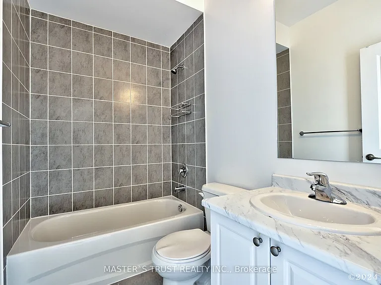 2501 Littlefield Cres — Photo 24