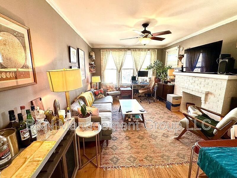 1st image of 1719 W Ainslie St #1