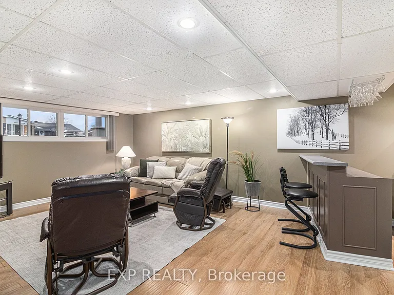 2 Castlebeau St — Photo 20