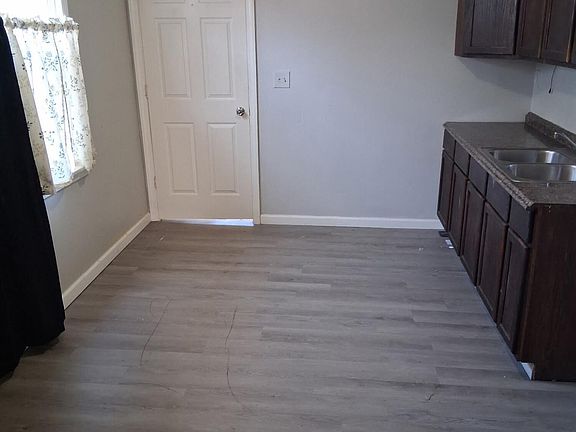 3rd image of 4514 Vermaas Ave