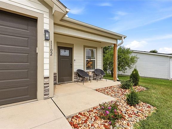 4th image of 1102 NE White Oaks Ln