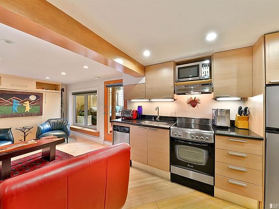 3rd image of 2124 Hyde St APT A