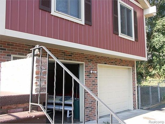 5th image of 2070 Crane St