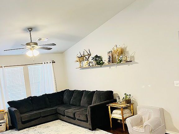 4th image of 1117 SW 151st St