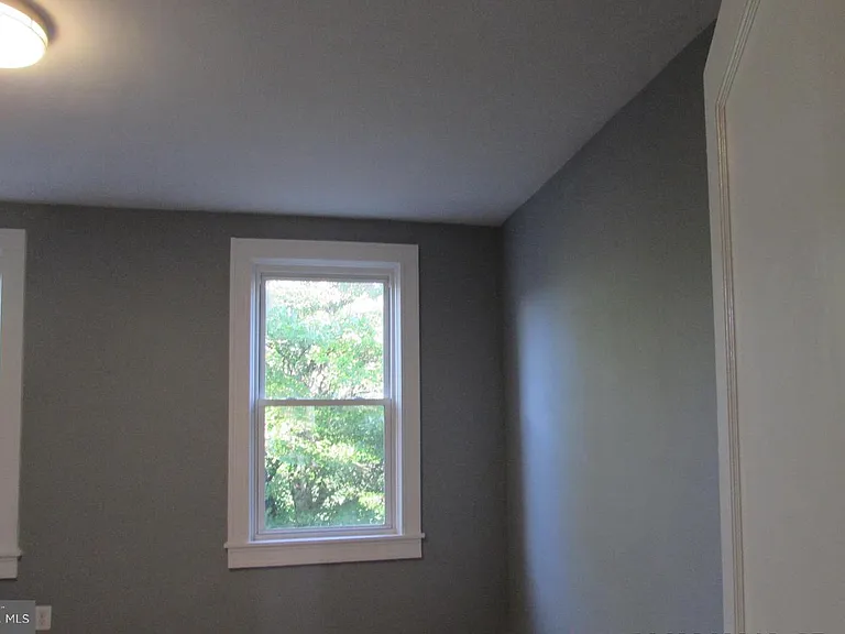 2735 Chesterfield Ave — Photo 24