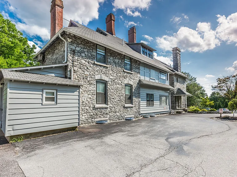 225 N Whitford Rd — Photo 4