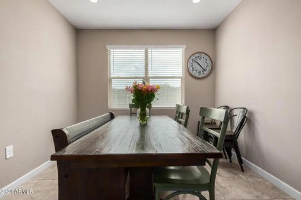 4 bed, 3.0 bath, 2313 sqft, $2,300 — Photo 4