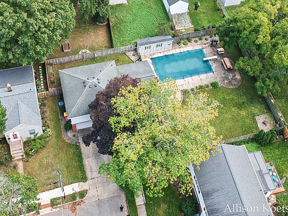 5th image of 910 Mulford Dr SE