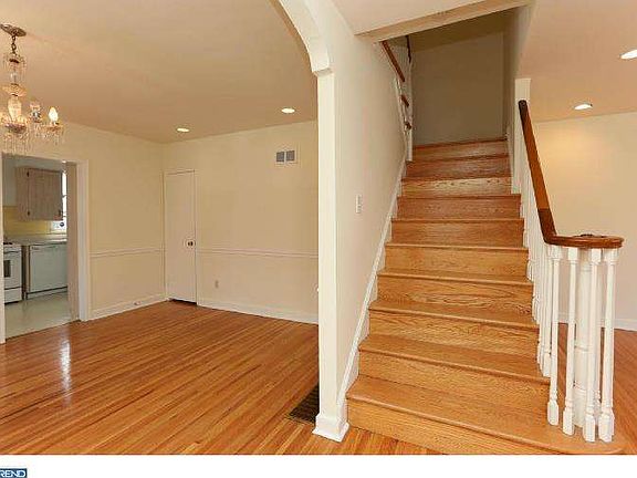 2nd image of 822 E Hortter St