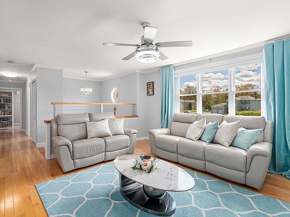 3rd image of 42 Eagle Dr
