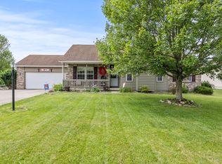 180 Jefferson Ridge Dr, Pataskala, OH 43062