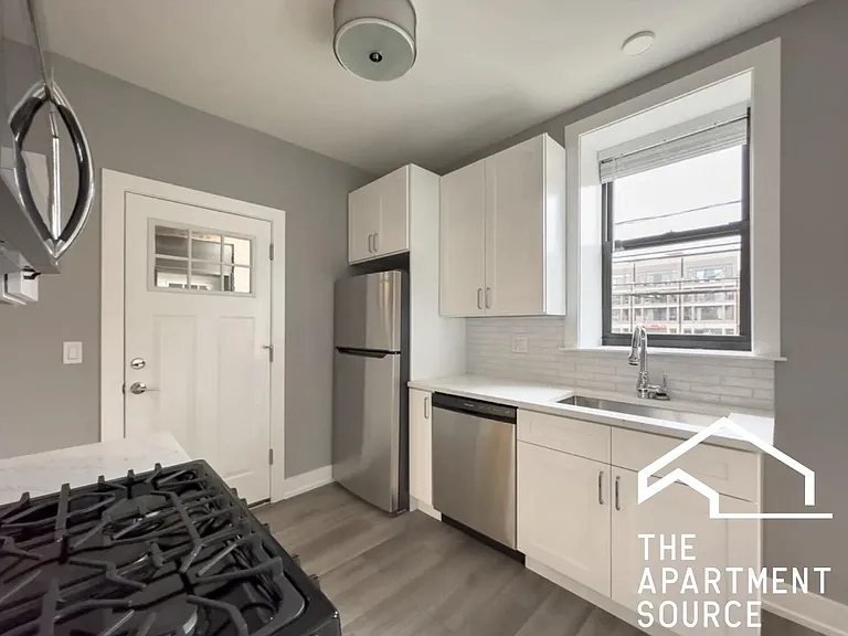 3929 N Janssen Ave #E1 — Photo 3