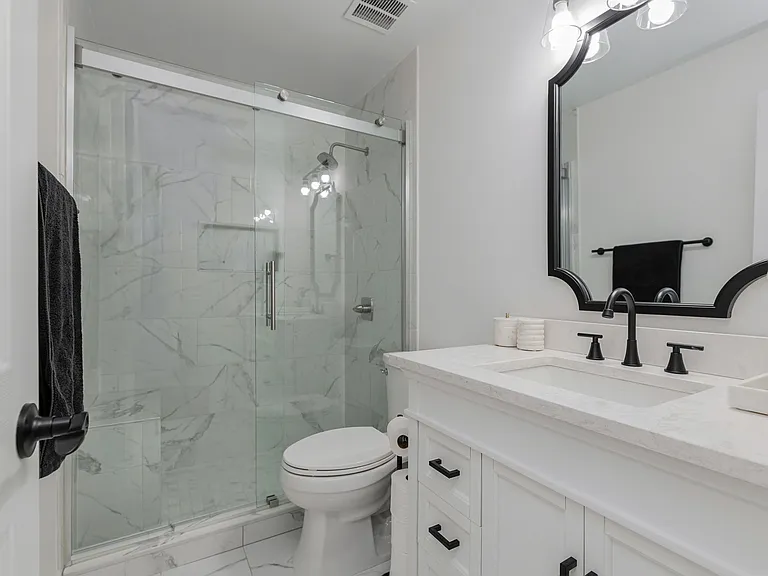 413 Clayton Ln — Photo 29