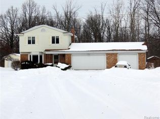 10391 County Line Rd, Ortonville, MI 48462