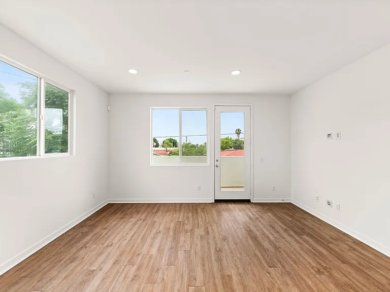 129 N 5th St #F — Photo 6