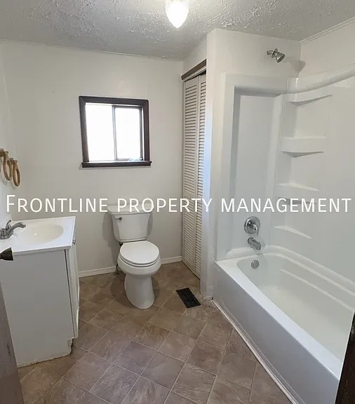 1115 N Mitchell St — Photo 8