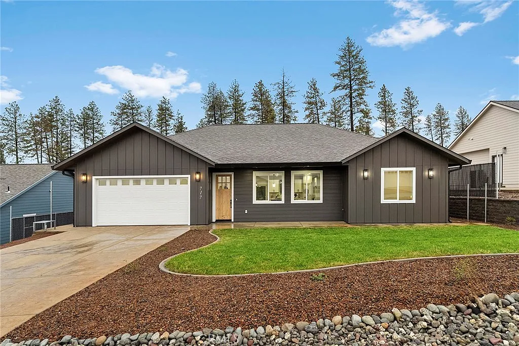 717 Madrone Way photo 1