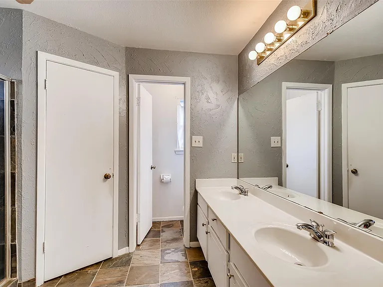 946 Mesa Terrace Dr — Photo 15