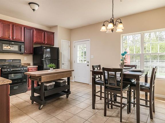 5th image of 3125 Clearwater Dr NE