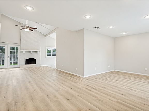 2nd image of 2117 Oak Brook Dr