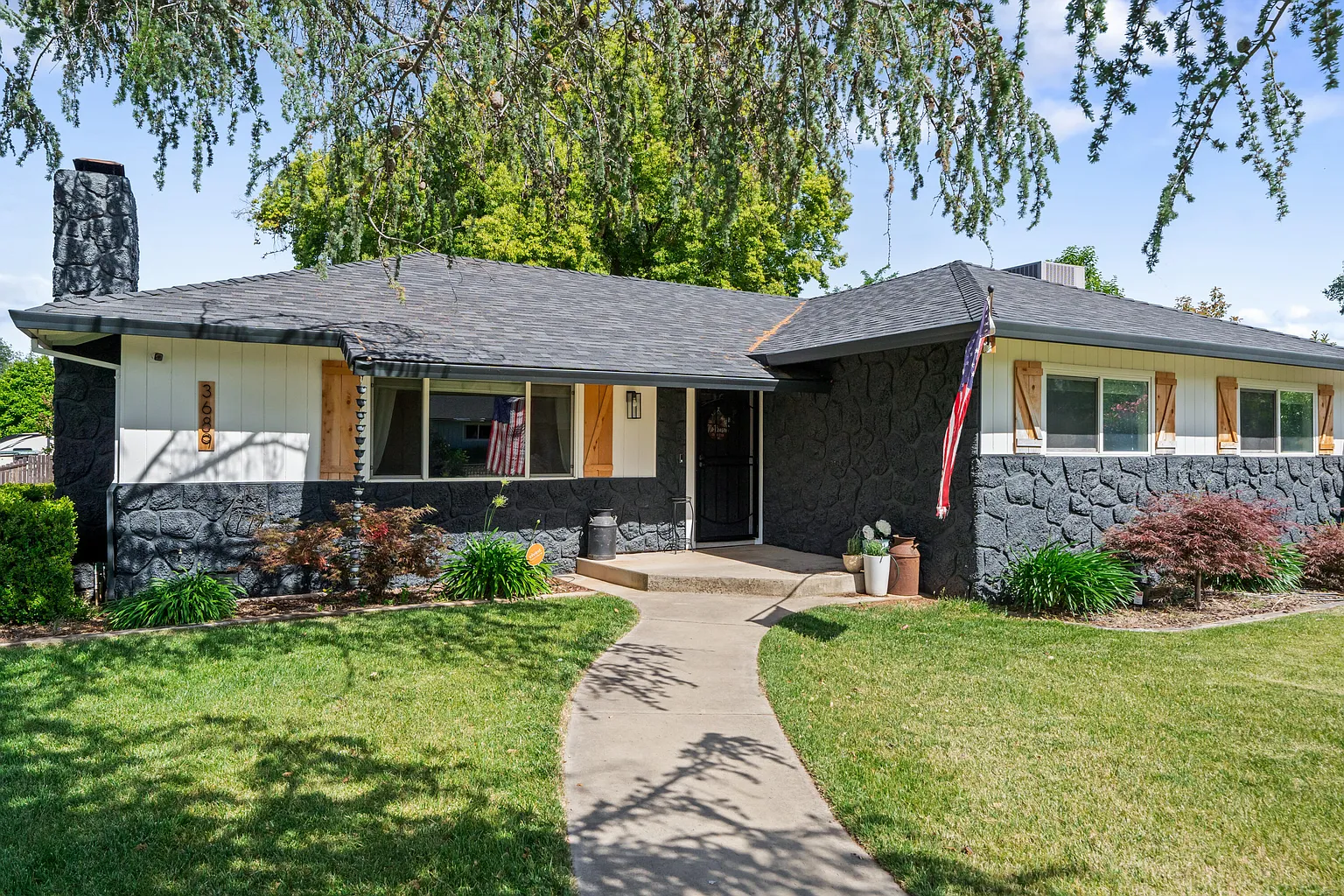 3689 Suzanne Way photo 1