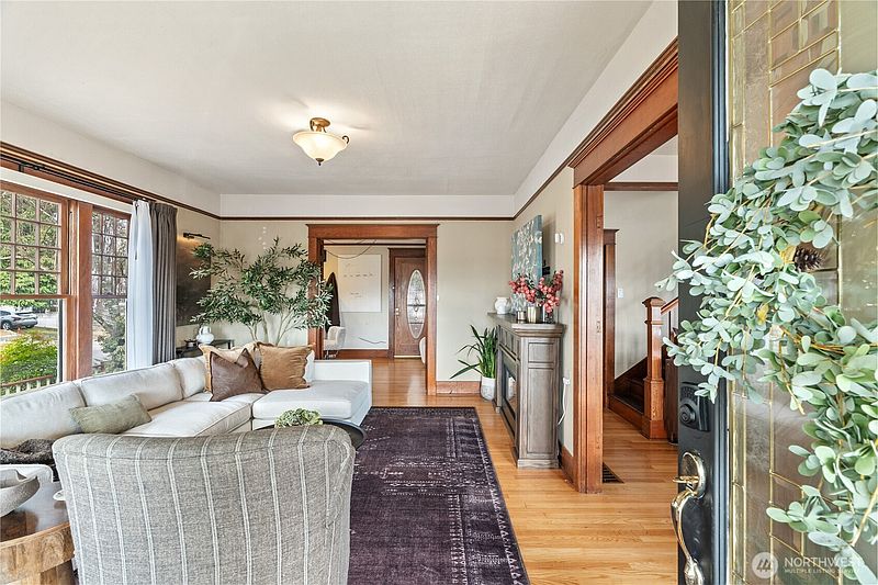 3rd image of 318 W Marcy Avenue