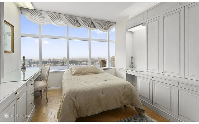 Rented by Douglas Elliman | media 26