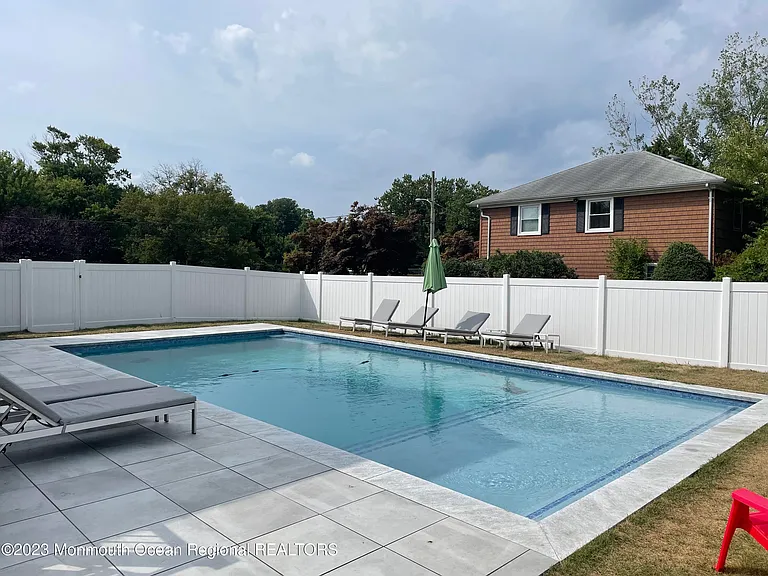 279 Lake Ave — Photo 1