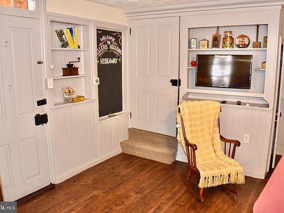 4th image of 48 Matthews Dr #1