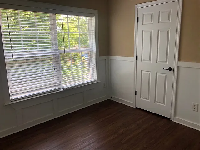 10004 Barrands Ln — Photo 13