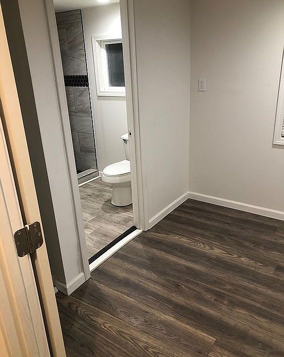 Middle room full bath 