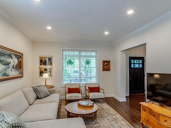 5th image of 2896 Markbreit Ave
