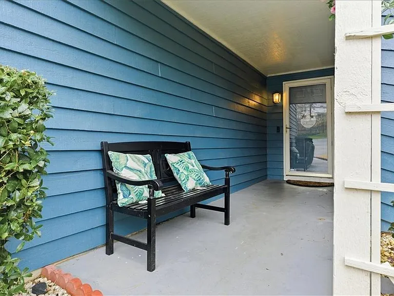 2025 Kristian Way — Photo 4