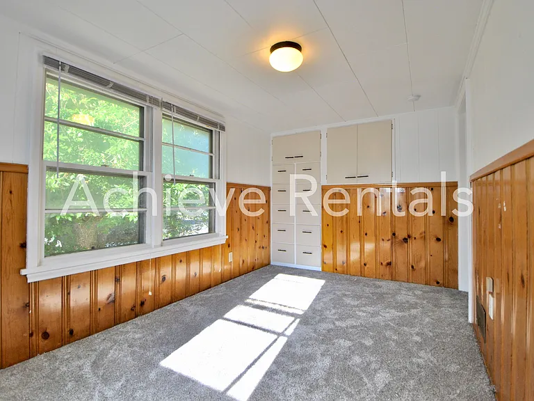 704 N 200 E — Photo 8