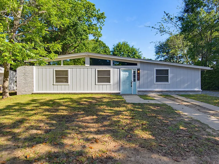 908 Rock Creek Ave — Photo 1