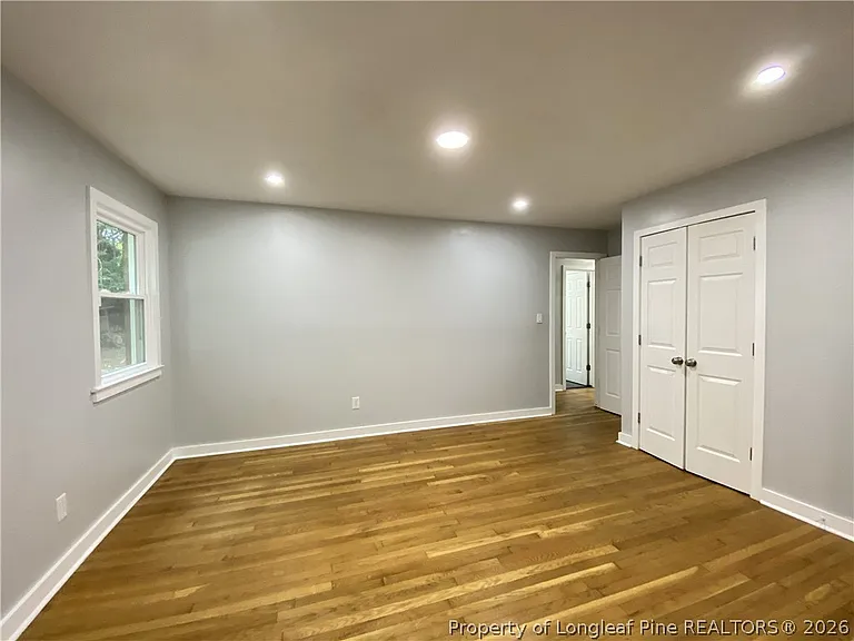 290 Lemont Dr — Photo 16