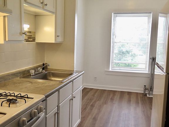 2nd image of 4338 S Drexel Blvd #27