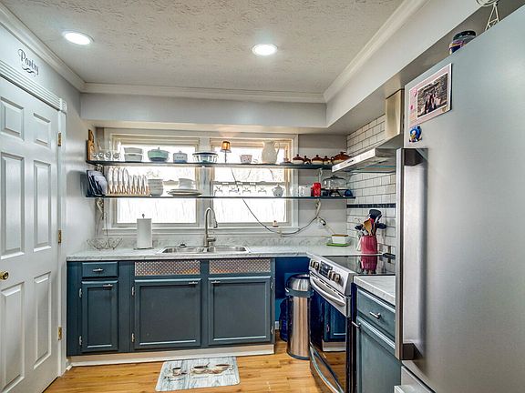 5th image of 135 Forest Hill Dr
