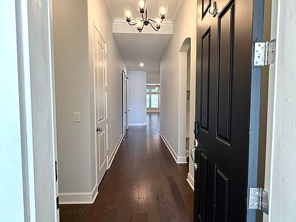 3rd image of 55 Palisade Dr