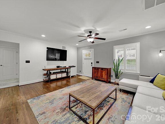 4th image of 835 Everett Pl
