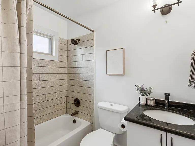 1642 Washington Ave — Photo 23