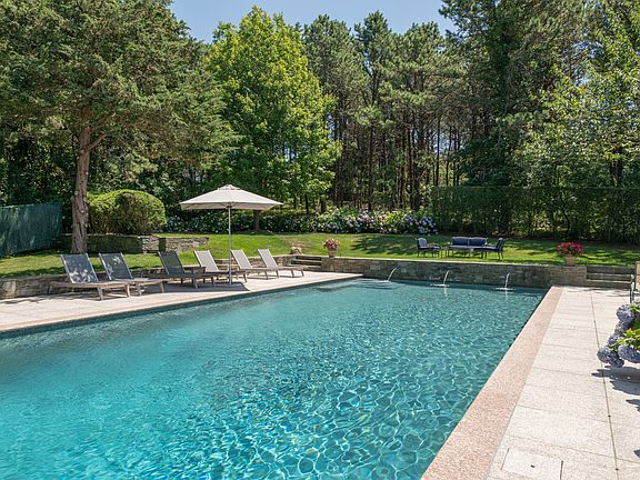 4th image of 70 McGregor Dr