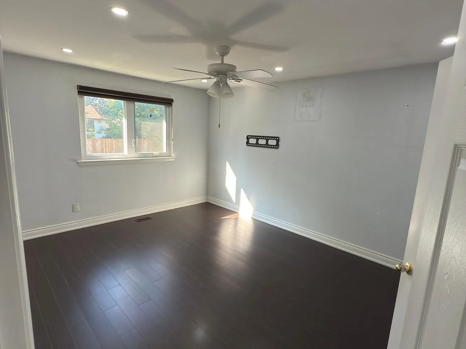 3 bed, $3,000 — Photo 2