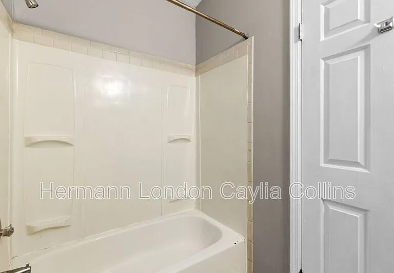 1708 S Tucker Blvd #B — Photo 14