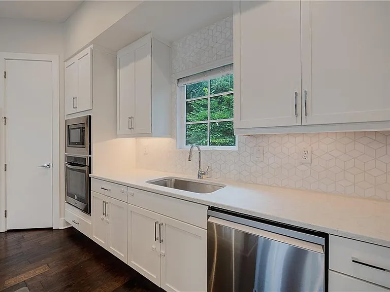 733 Taylor Ct NE — Photo 15