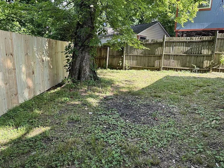 1249 Waverly St — Photo 4