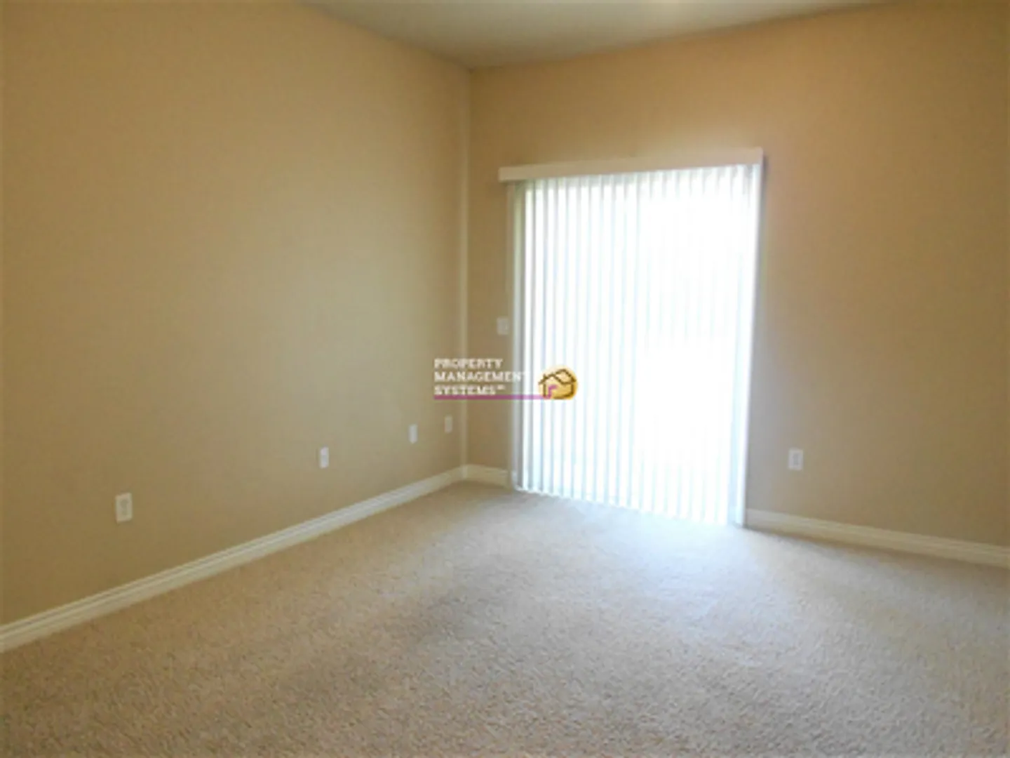 3 Bedroom Condo in Millcreek! — Photo 3