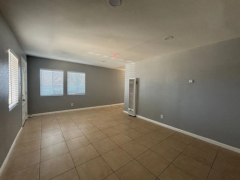44303 Beech Ave — Photo 5