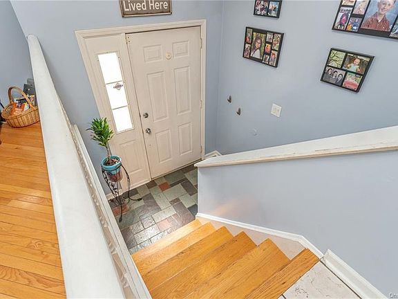 3rd image of 9 Winding Hills Dr