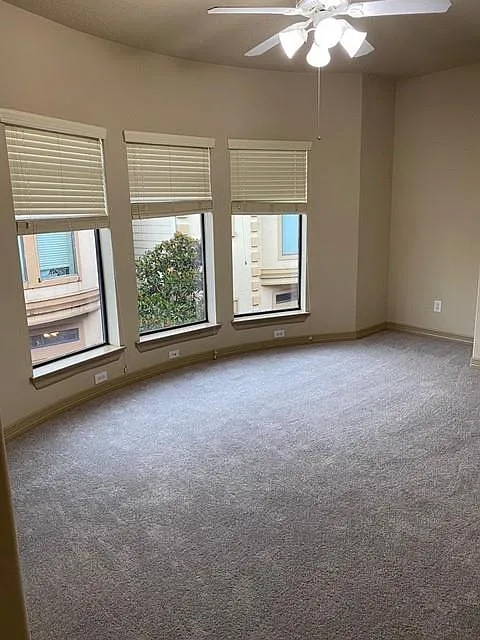 3 bed, 3.5 bath, 2389 sqft, $2,300 — Photo 3